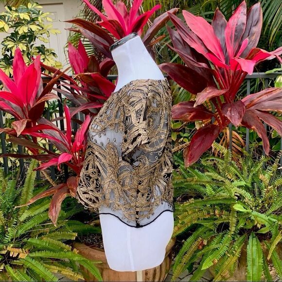 LA Rok Luxe Oversized Embroidered Crop Top - Picture 2 of 7